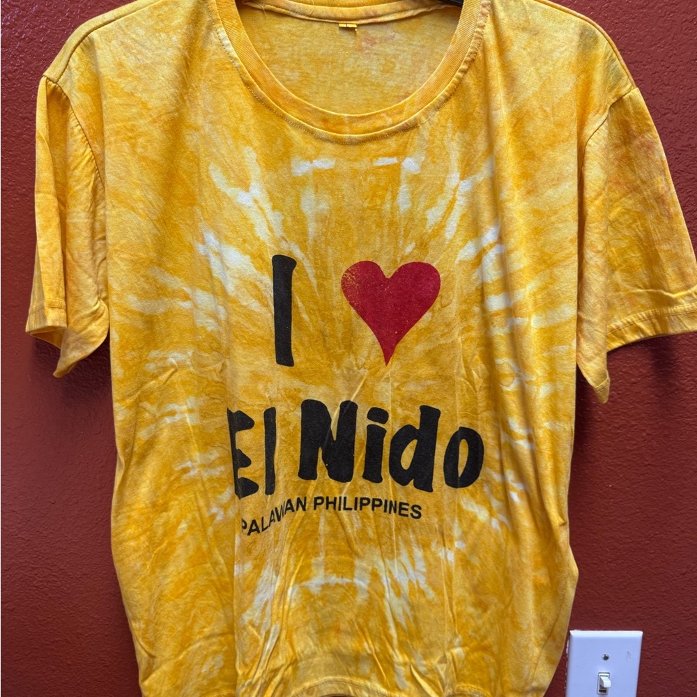 Yellow 'I Love El Nido' Graphic Tee